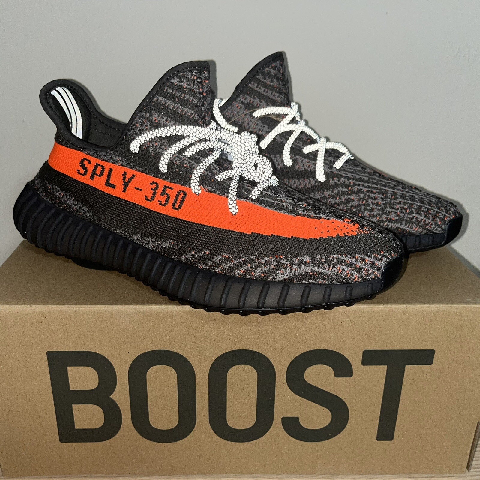 Adidas Yeezy Boost 350 V2 Carbon Beluga Size 9US HQ7045