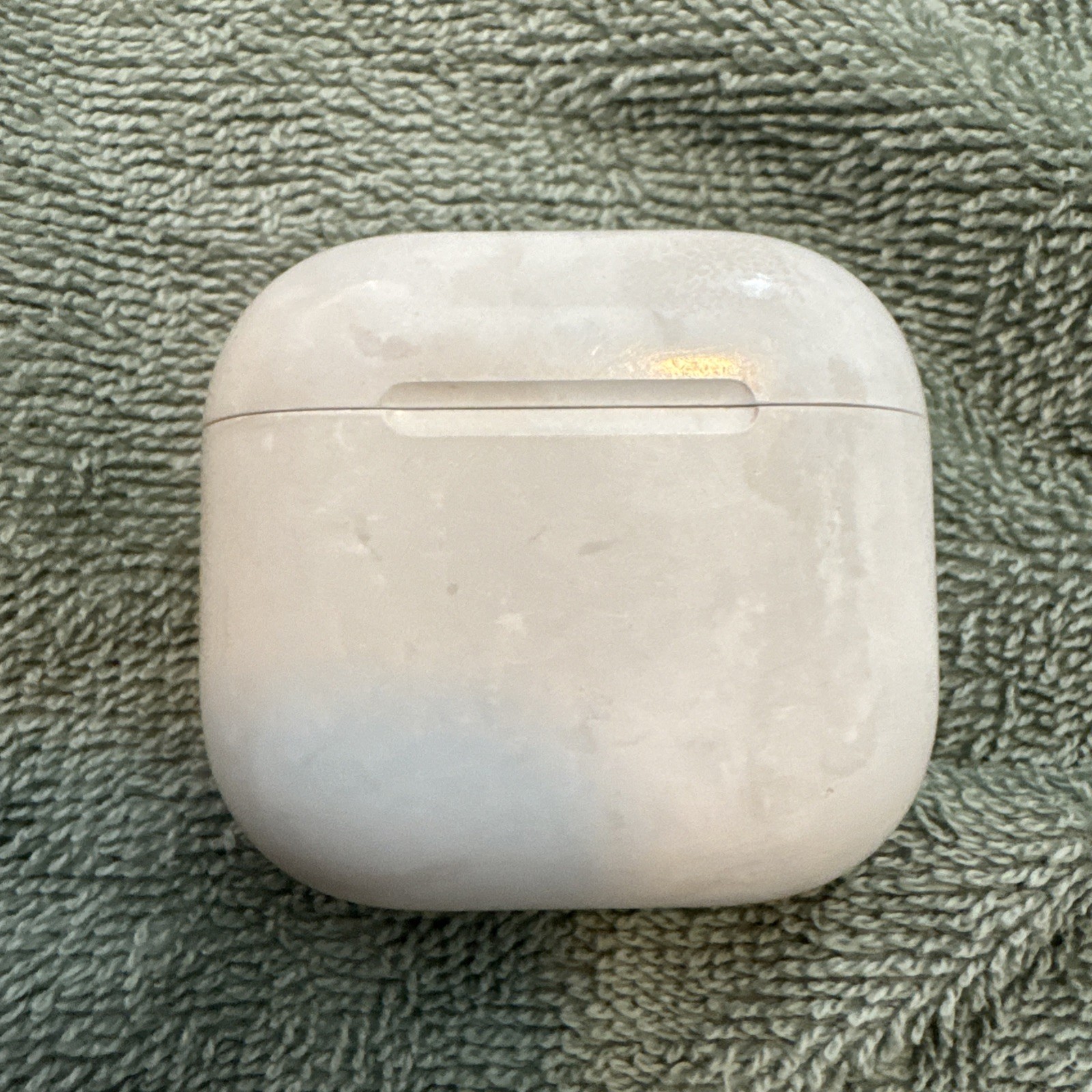 Apple AirPods 4th Generation Charging Case MagSafe Genuine OEM Apple - A3058