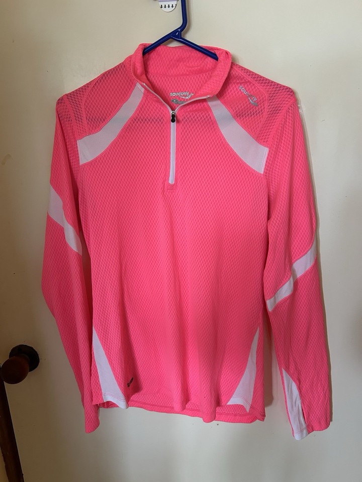 Saucony Vizipro Ultralight Running Top Long sleeve 1/4 Zip Thumb loops Pink M