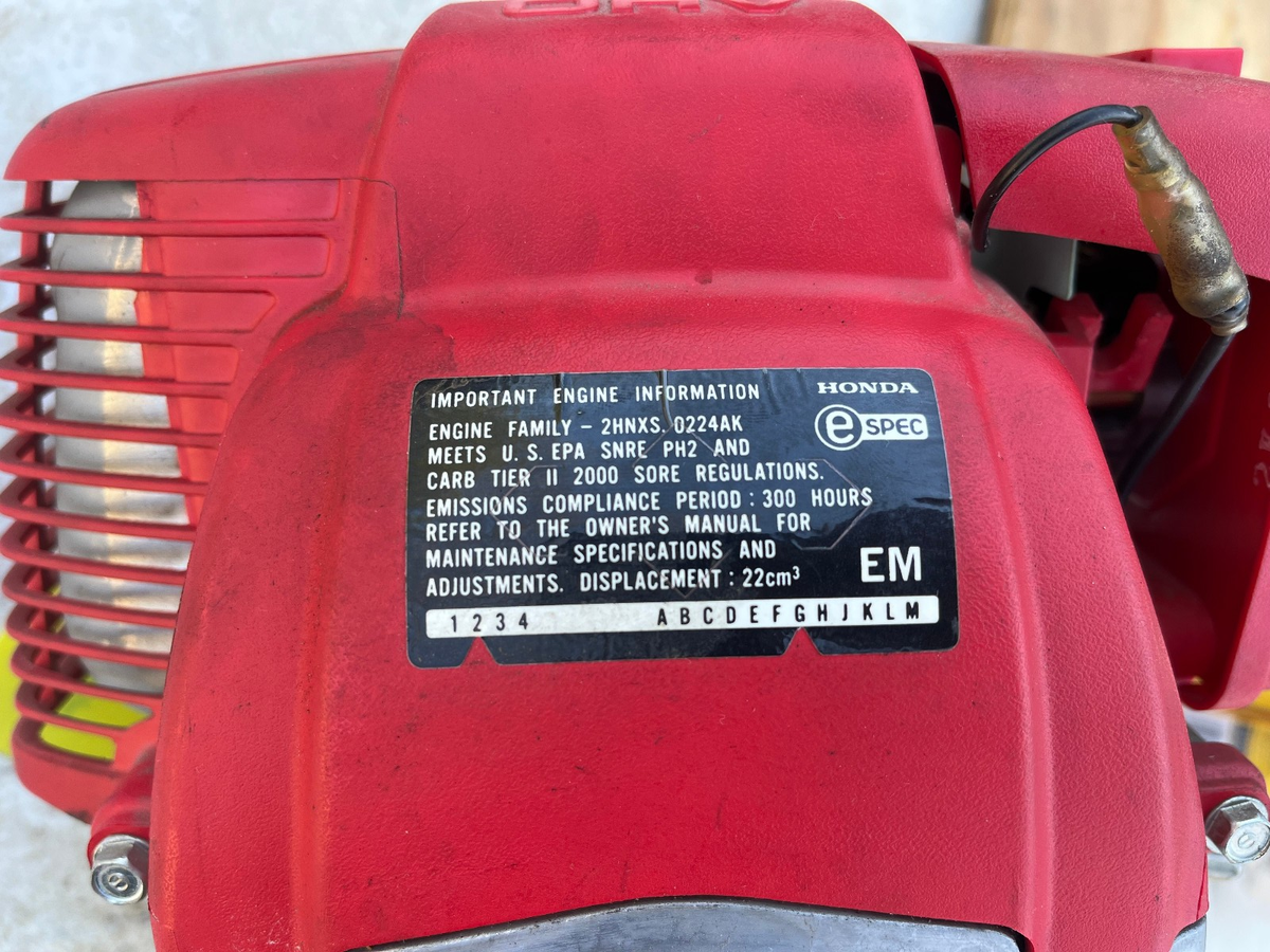 BARELY USED Honda GX22 4-Stroke 4 Cycle Brush Cutter String