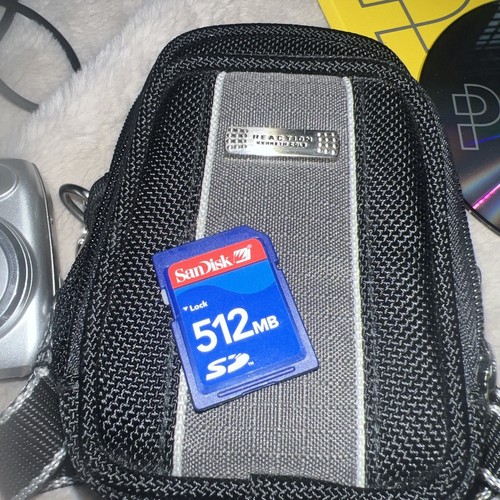 Nikon COOLPIX 3200 3.2MP Digital Camera Silver AV Works Adapter Memory Card Zoom - Picture 2 of 11