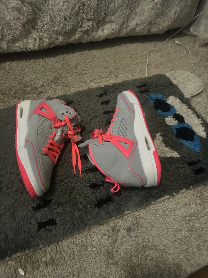 Zapatos Jordan Spizike para niños grandes en gris lobo y rosa corredor TALLA 5.5Y Foto 2 de 4