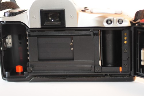 Canon EOS Rebel 2000 35mm FILM SLR Analog camera body ONLY working NO LENS - Picture 10 of 11