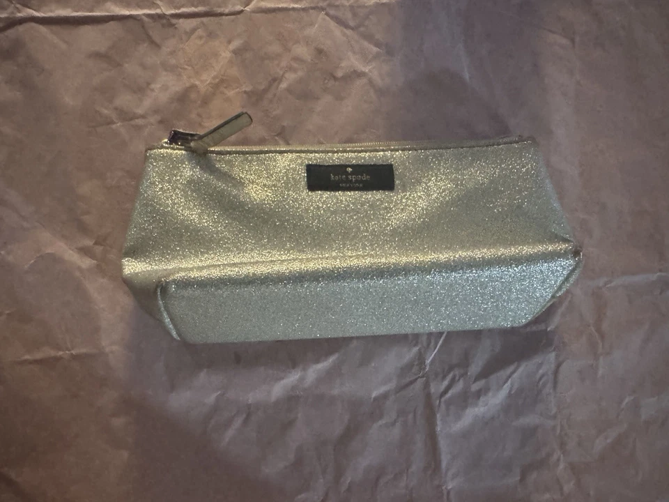 Серебряная сумка для макияжа Kate Spade - Изображение 3 из 4