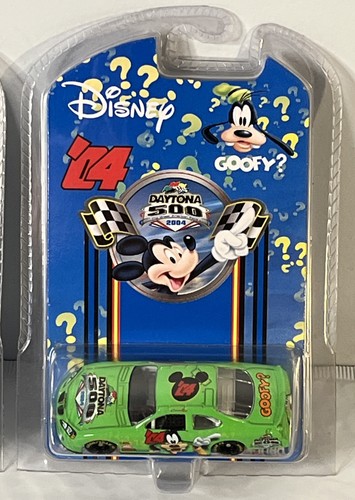 Disney Nascar 2004 Daytona 500 Mickey Friends Goofy Pete 2 Car Set NEW Sealed - Imagen 3 de 8