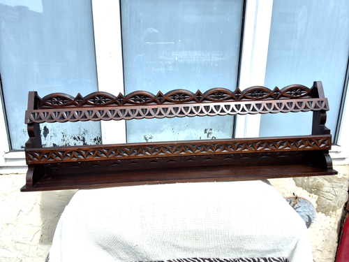 LANGES ANTIKES VINTAGE GESCHNITZTES HOLZREGAL VITRINE WANDREGAL Länge 111 cm