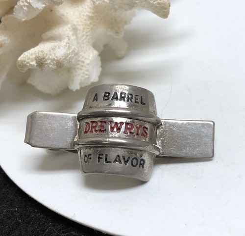 Vintage DREWRYS BEER “A BARREL OF FLAVOR” PEWTER TIE CLASP CLIP-Advertising-Rare - Picture 4 of 4