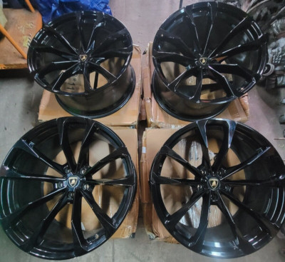2019-2024 Lamborghini Urus | Original Set of 4 Rims with Wheel Emblem Center Cap
