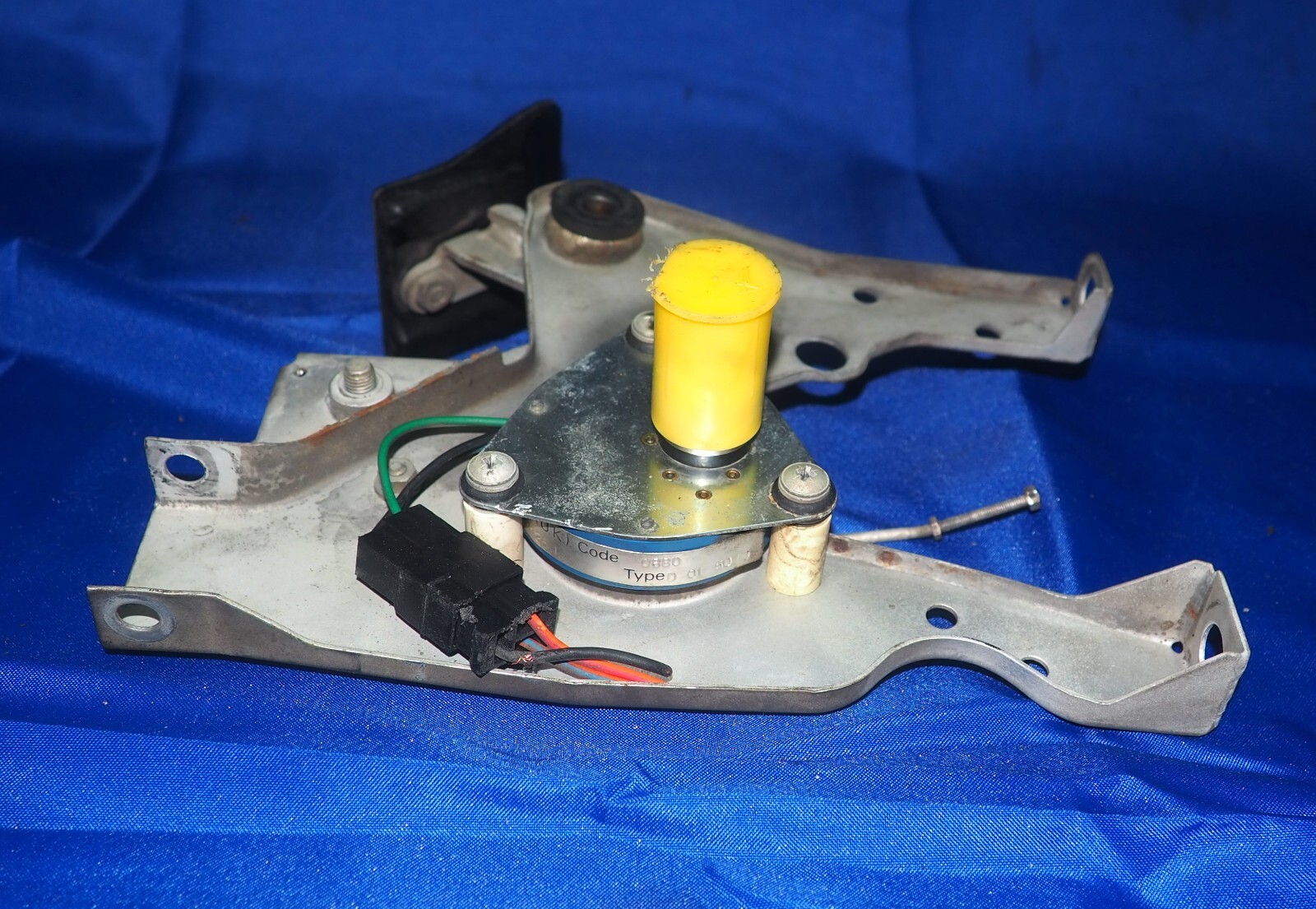 1975-1980 Rolls Royce Silver Shadow & Wraith II Hood Release Latch W/Solenoid