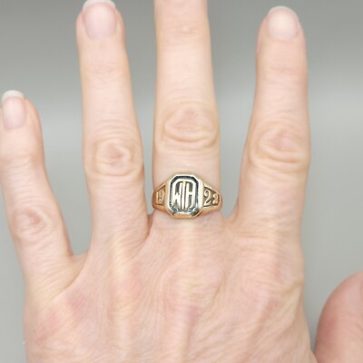 1922 10k Yellow Gold Class Ring Size 7, Weighs 5.47 Grams Signet