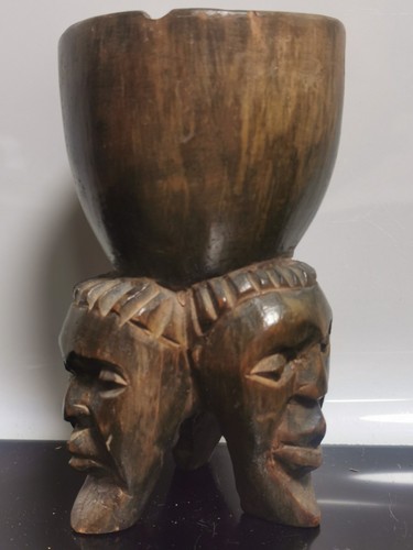 Vintage Wooden Hand Carved African Tripod Ashtray with Three Tribal Faces - Picture 3 of 7