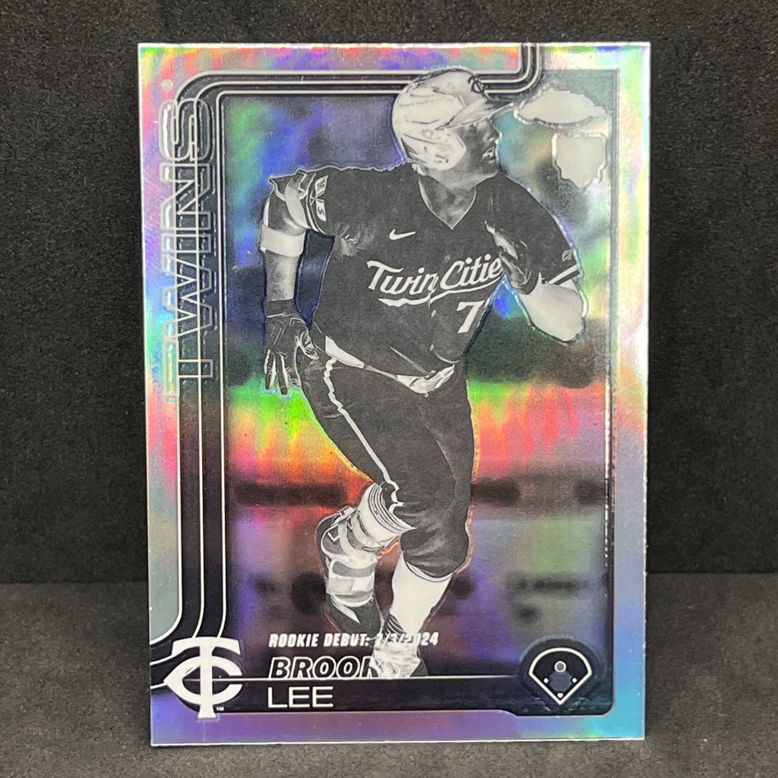 2025 Topps Chrome Update - Brooks Lee USC6 Negative Refractor Rookie Debut TWINS