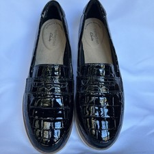 Clarks Women's size 7 Serena Terri Black Glossy Croc Loafers Excellent Condition