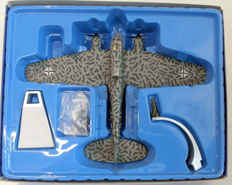 Corgi 1/72 Scale diecast AA33703 Heinkel HE111 P-2 Kampfgeschwader 55 1940 - Image 3 of 3