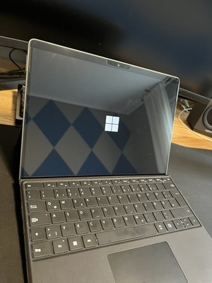Microsoft Surface Pro 8 (128GB SSD, Intel Core i5 1135G7, 8GB RAM)