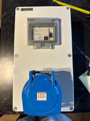 MK LN5780 80A RCD Schutzschalter + MK 13483 Gehäuse + CEWE CUI 263-6 63A 240V Buchse