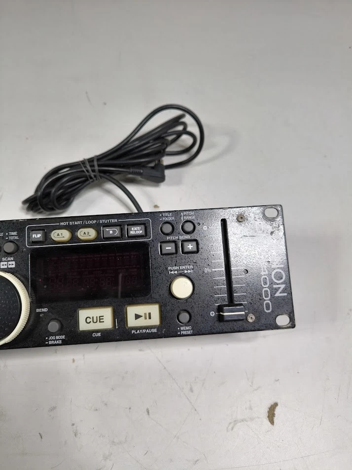 Denon DN-D4000 Dual CD Player - Schaltet Ein, Ungetestete Knöpfe - Bild 4 von 4