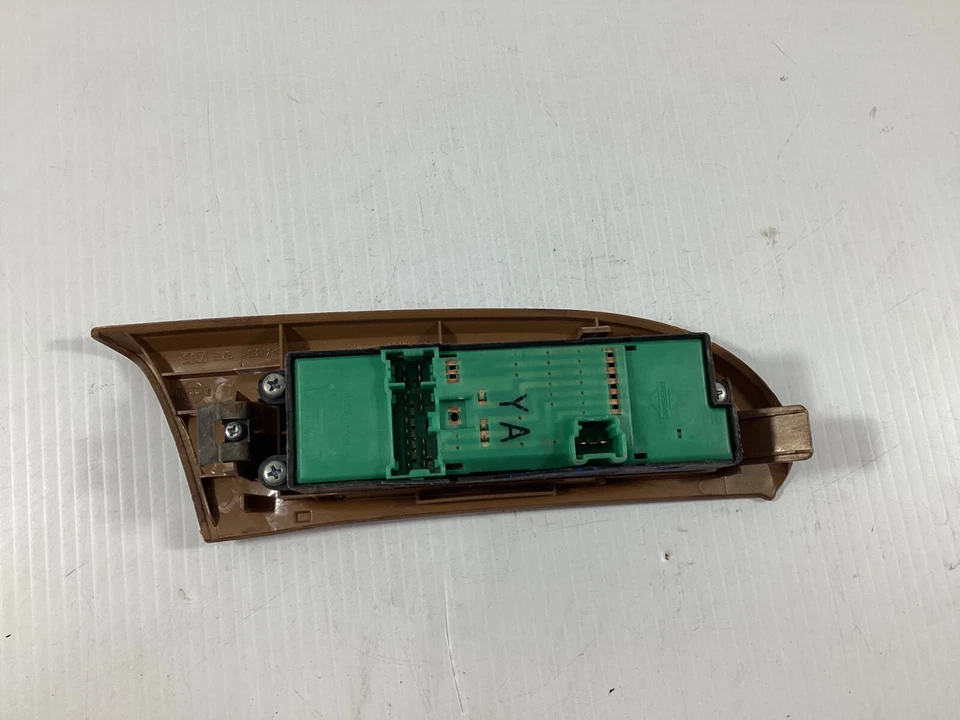 Interruptor de puerta de ventana maestra del conductor delantero izquierdo Pontiac Vibe 2005-2008 OEM. Foto 4 de 4