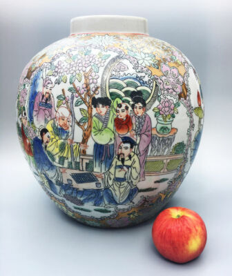 Chinesische 'Mille Fleur' große Vase/Glas mit Personen und Lotus vier Tafeln Muster