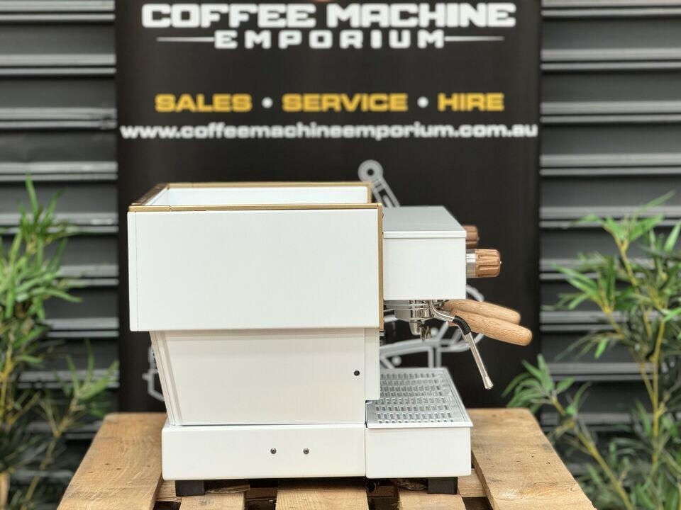 LA MARZOCCO LINEA CLASSIC AV 2 GROUP ESPRESSO COFFEE MACHINE