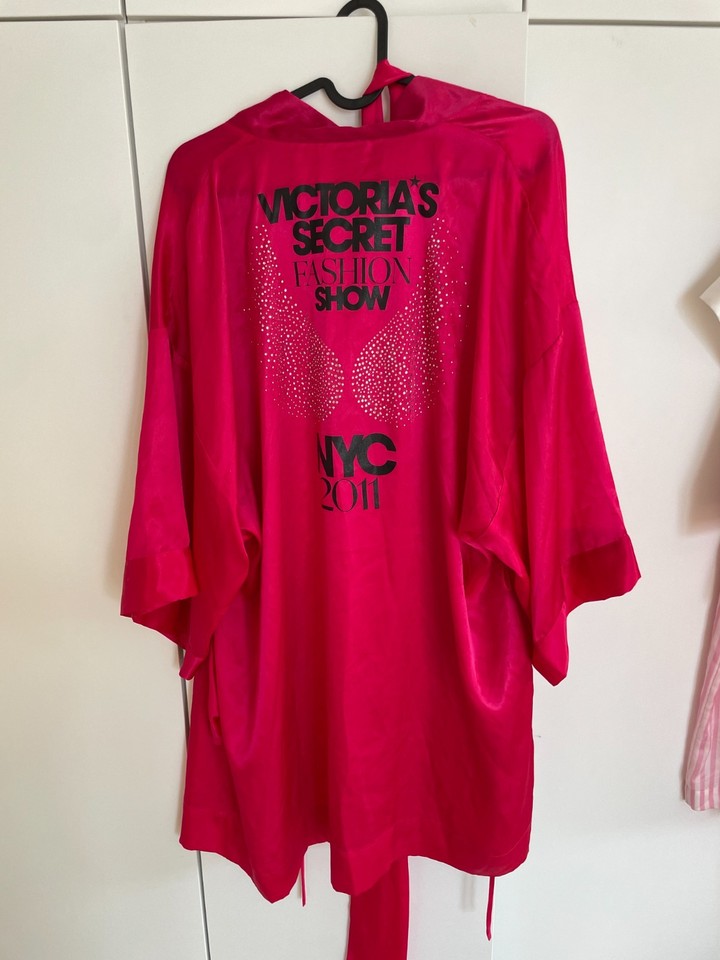 Victoria's Secret 2011 NYC Fashion Show Backstage Diamanté Angel Wing ...