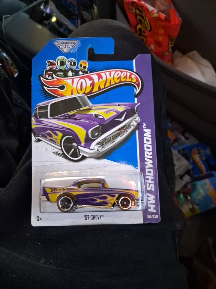 🔥2013 Hot Wheels  ‘57 Chevy 196/250 HW Showroom Series Purple With Flames🔥