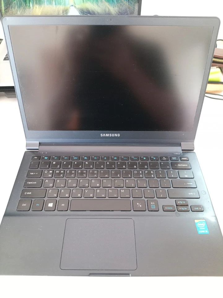 Samsung Serie 9 NP900X3G-K59 UltraBook i5 8GB 120GB SSD 13.3" FHD Foto 3 de 4