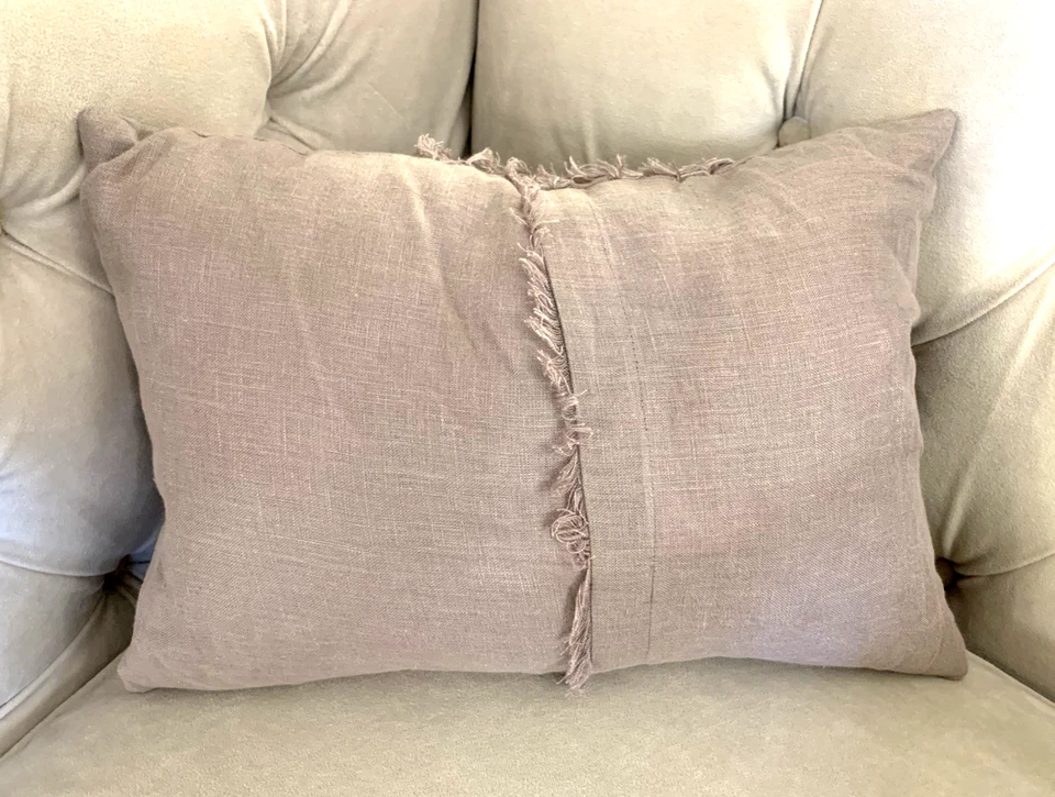 Almohada decorativa de lino Vera Wang con flecos 14,5 x 10,5 - marrón natural - usada en excelente estado Foto 4 de 4