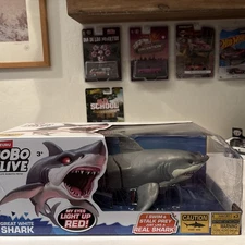Robo Alive Great White Shark Series 1 by Zuru, Battery-Powered Robotic Light up