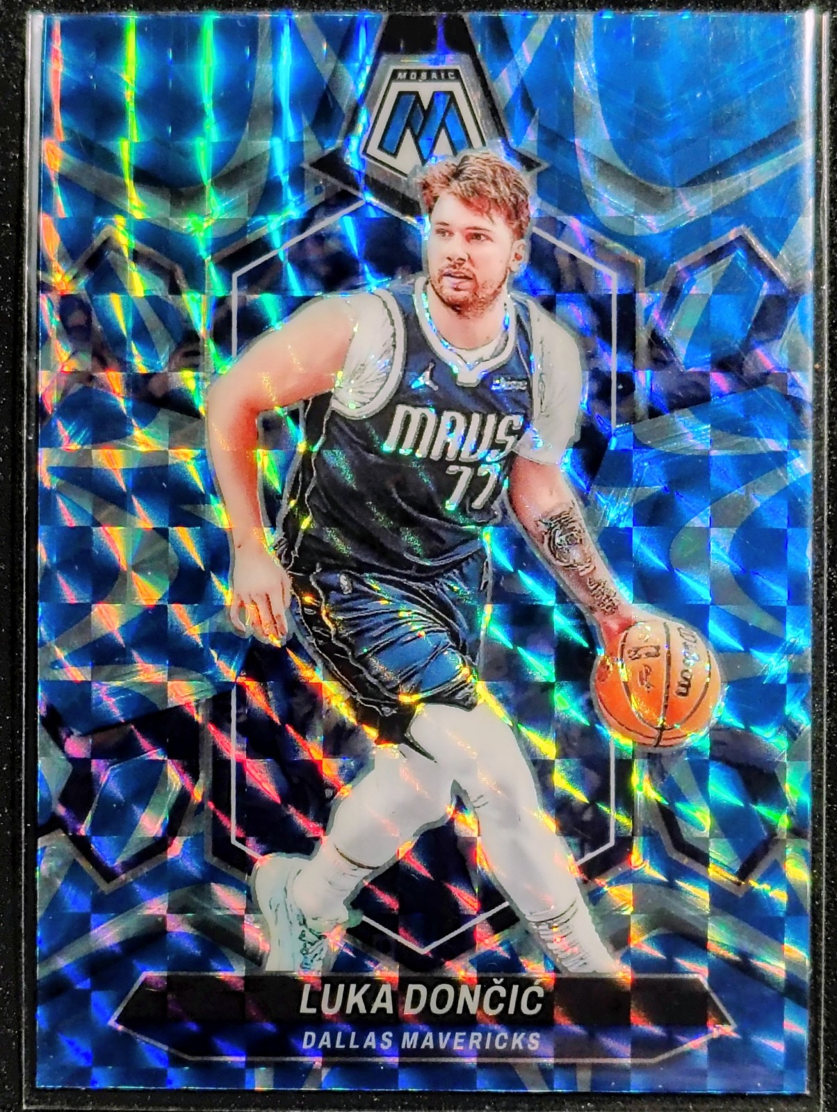 2023-24 Panini Mosaic Basketball Luka Doncic Reactive Blue Prizm #31 Color Match