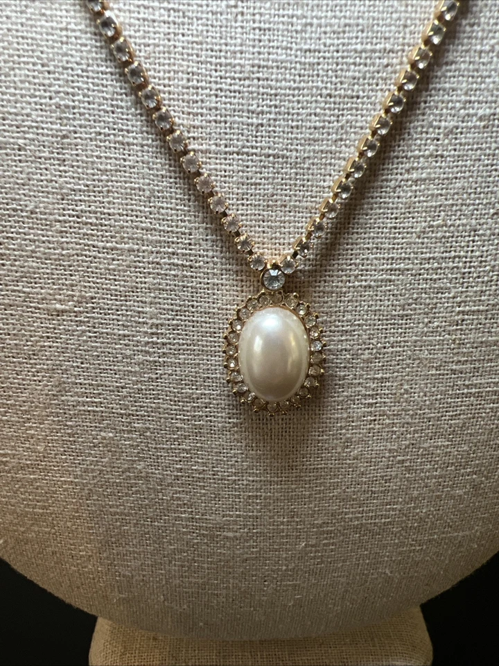 Collar de diamantes con colgante de perlas Foto 2 de 3