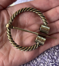 LARP Twisted gold tone Brooch Cloak Pin Celtic Viking Penannular Medieval