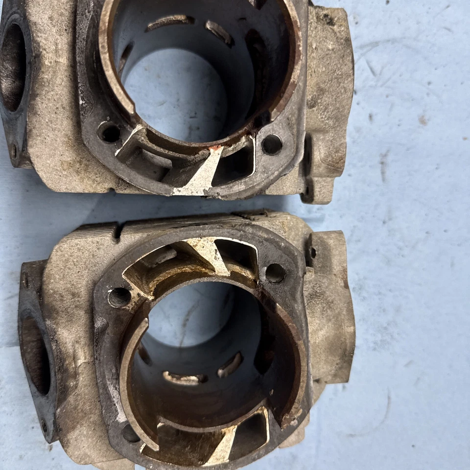 Snojet Sno-Jet SST 440 433 1973 de colección moto de nieve motor cilindros jarras Foto 3 de 4