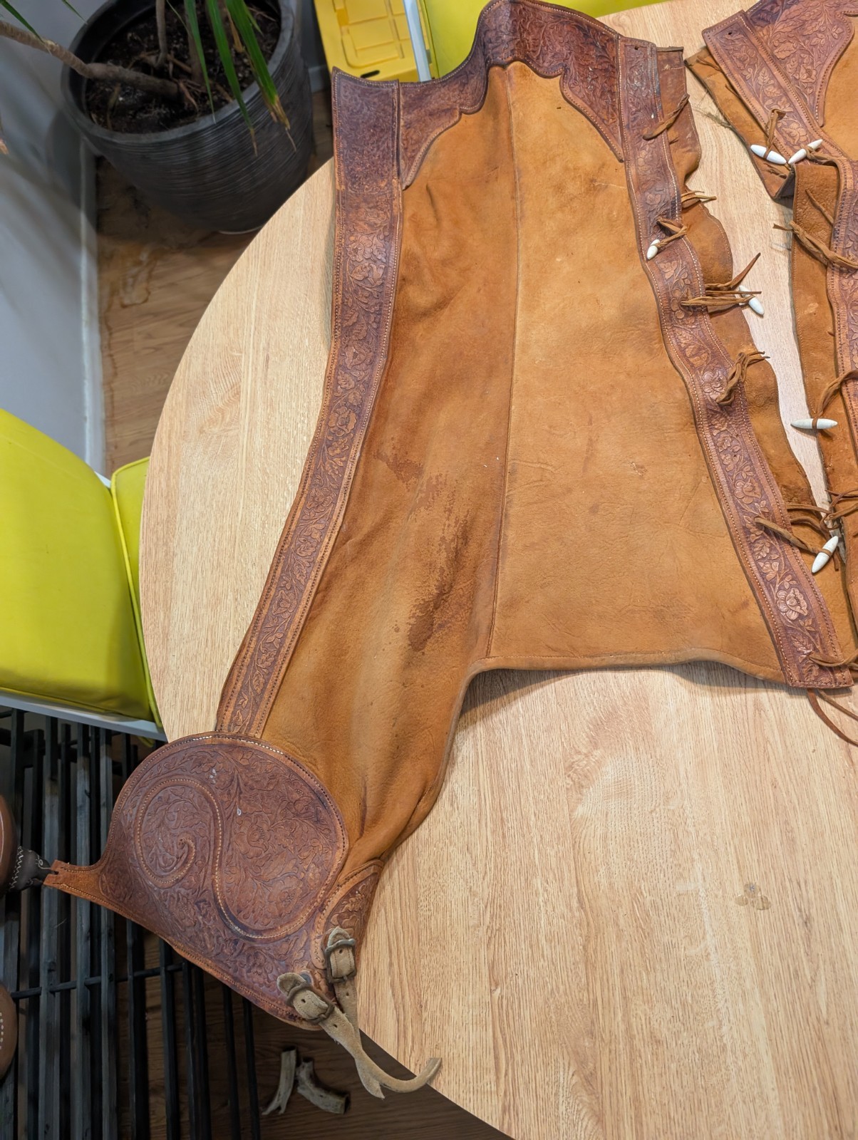 Vtg Leather Western Adult Tooled Leather Batwing Chaps 