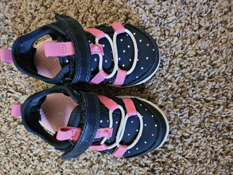 Sandalias Tenis Carters Talla 5 Lunares. (bxS) Foto 3 de 4