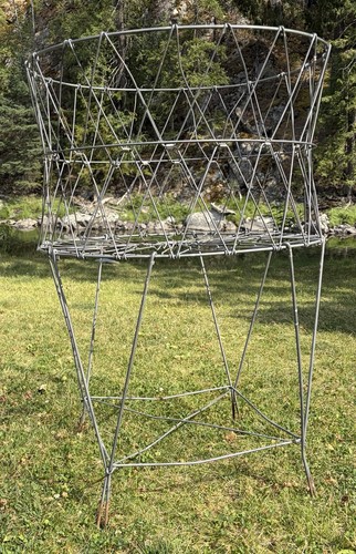 VINTAGE ALLIED FOLDING COLLAPSIBLE WIRE LAUNDRY BASKET HAMPER MCM
