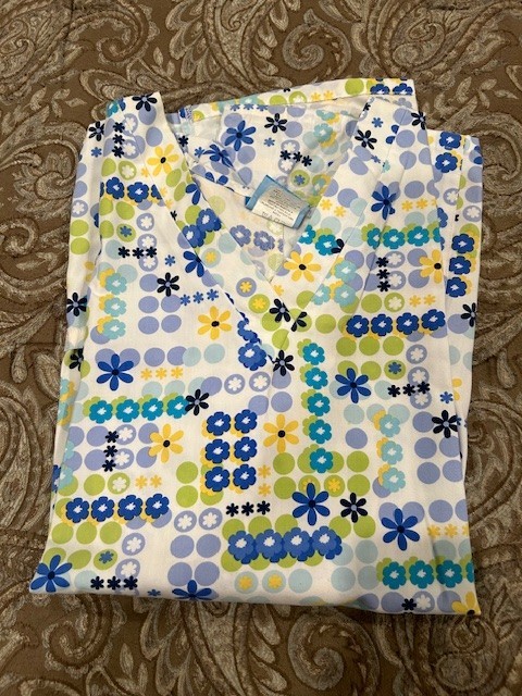 HQ Women's scrub top- size 2XL