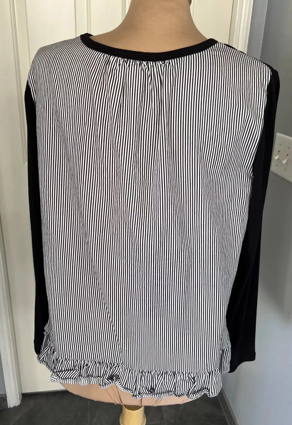 Maglione pullover Kate Spade Broome Street nero taglia media a righe schiena con volant