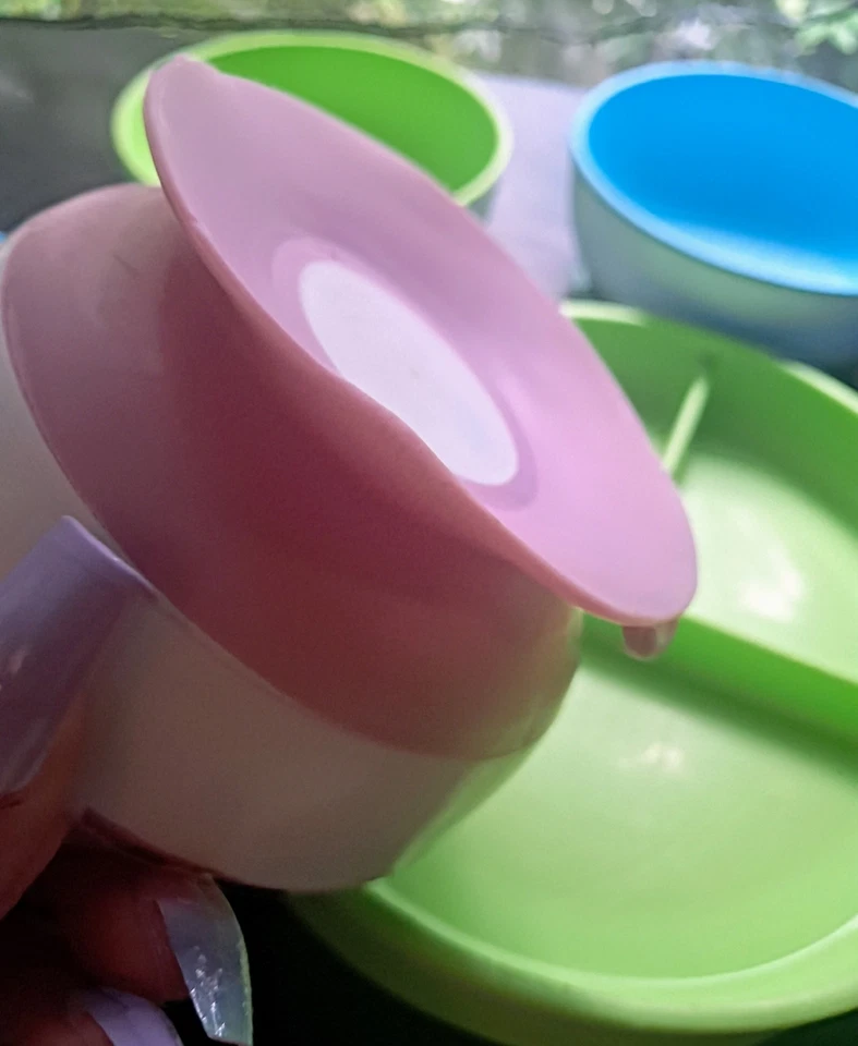 Munchkins Stay Put 吸盘碗套装,儿童幼儿喂养  — 第 4/4 张图片