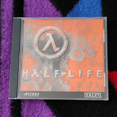 Sierra Valve Half-Life PC CD-ROM Shooter Game in Jewel Case