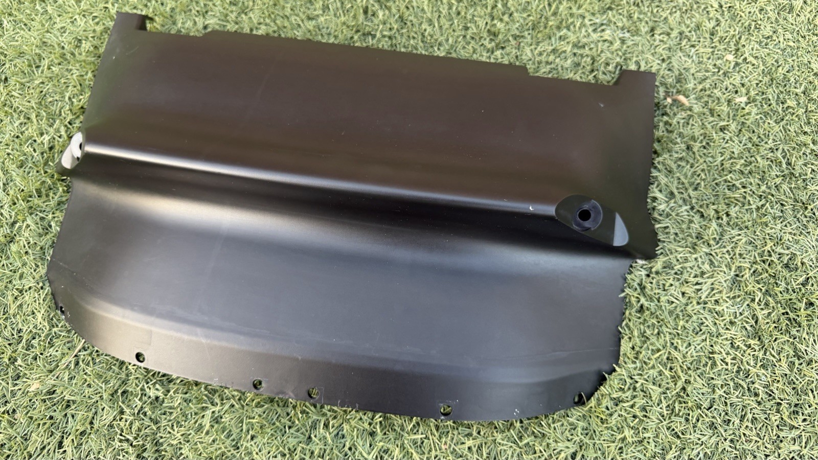 FERRARI 488 GTB SPIDER FRONT BUMPER CENTER ZONE CLOSURE OEM 88161200 86709000