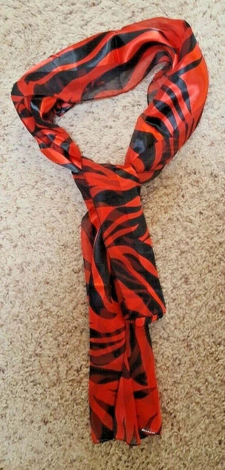 NUEVA BUFANDA ROJA NEGRA TIRA TIGRE CEBRA BUFANDA PAÑUELO MÁSCARA 20 X 20 NAVIDAD Foto 2 de 3