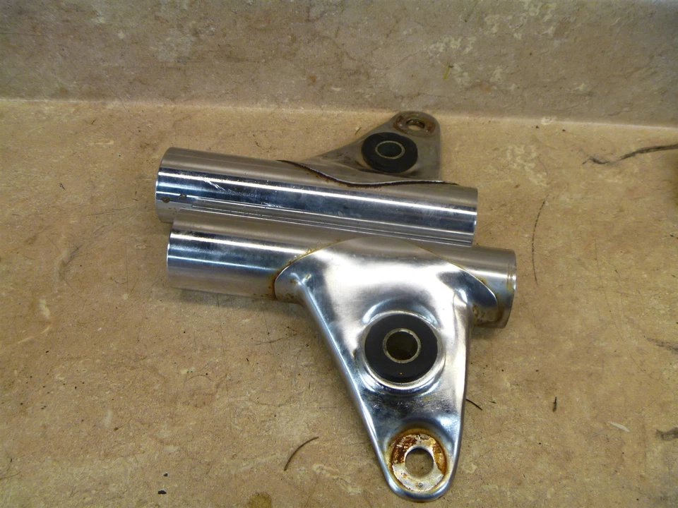 Par de montaje de faros de horquilla usados Kawasaki 400 KZ KZ400S KZ400-S 1975 vintage KB74 Foto 2 de 4