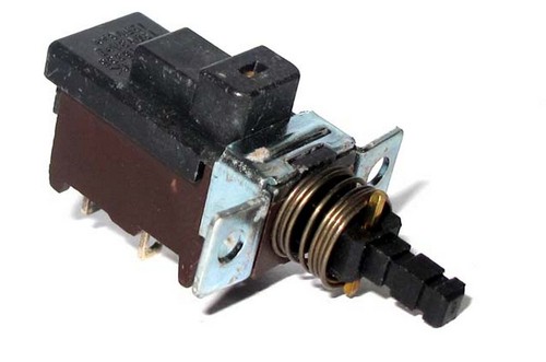1pcs -SMK JP39 4A 125Vac ON-OFF Push Button Switch - MADE IN JAPAN - Picture 3 of 3