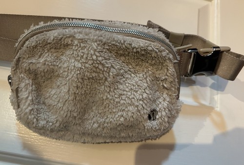 LULULEMON Everywhere Belt Bag Crossbody Fanny Pack Slim FLEECE SHERPA Beige