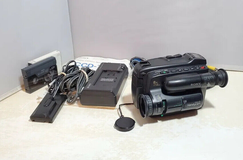 Sony CCD-TR6 8mm Video8 Handycam Video Camera Recorder Sony CCD-TR6 8mm Video8 Handycam Video Camera Recorder