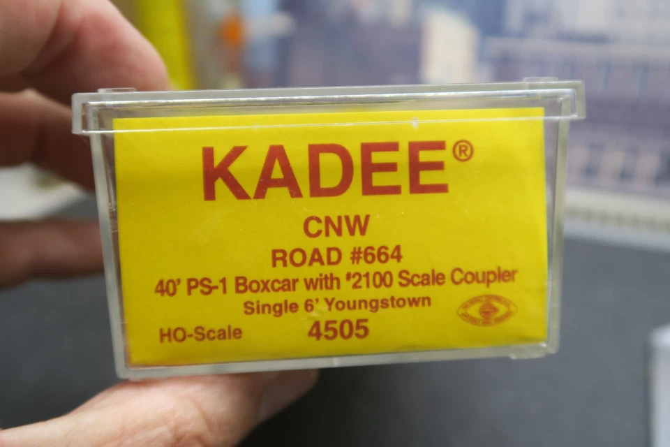KADEE HO SCALE #4505 CHICAGO & NORTHWESTERN CNW 664 40' PS-1 BOXCAR 6' DOOR! - Image 2 of 4