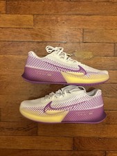 women's Nike NikeCourt Air Zoom Vapor 11 Hard Court tennis shoe Size 9.5
