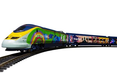 Hornby The Beatles 'Yellow Submarine' Eurostar OO Gauge Model Train Set R1253M