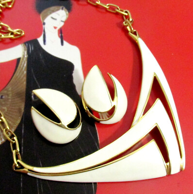 VTG MODERNIST MONET OFF WHITE ENAMEL GP CUT OUT BIB NECKLACE TRIFARI TM EARRINGS